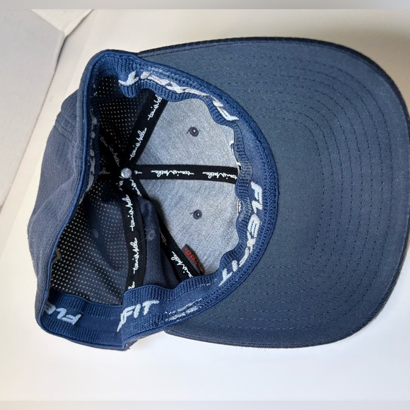 Travis Mathew B-BAHAMAS FITTED HAT Navy - Picture 11 of 12